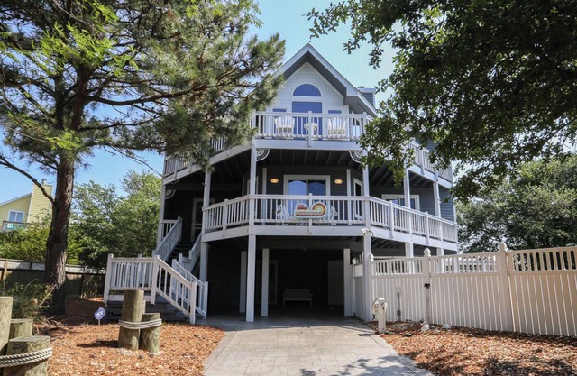 CAROLINA DREAMIN' - 4 BR Soundside Vacation Home in Duck w/Private Pool