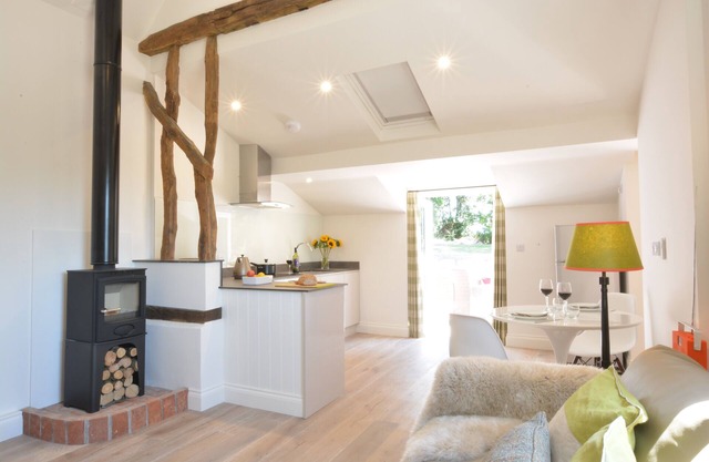 CARRIAGE HOUSE, BRUISYARD, pet friendly in Framlingham