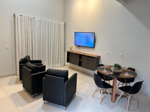Casa 2 quartos, completa, com churrasqueira e garagem - Villa Bella