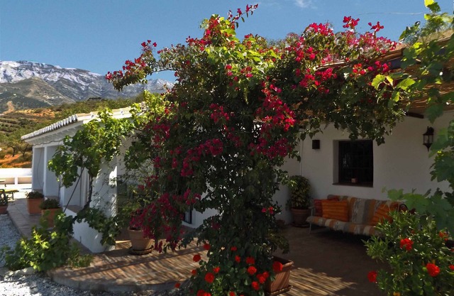 Casa Almendros, Traditional Andalucian Style country house with Private Pool