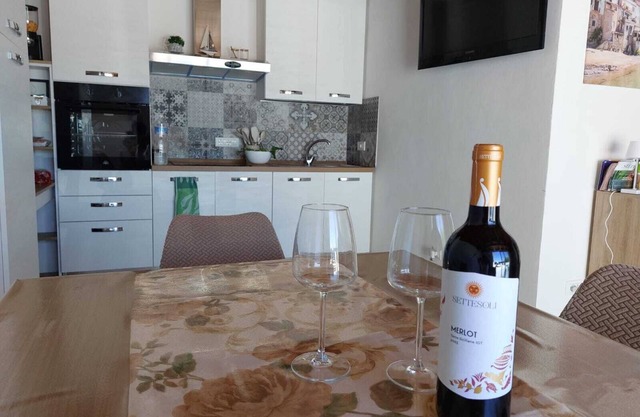 Casa Asprigna is located in Aspra, one of the most characteristic seaside villages.