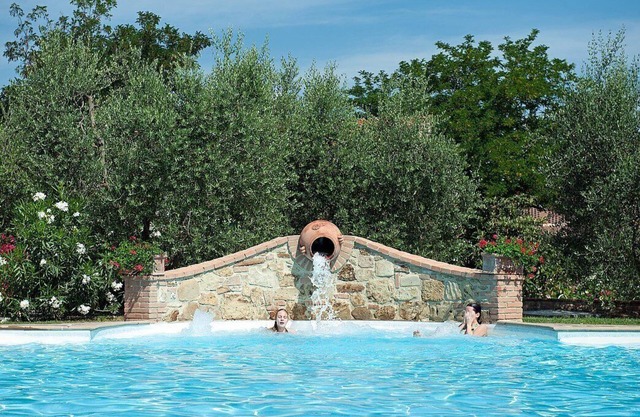 Casa Canarino A: A graceful apartment surrounded by meadows and by green hills.