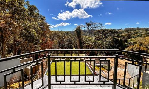 Casa com 4 Suites, Jacuzzi e Lareira Externa