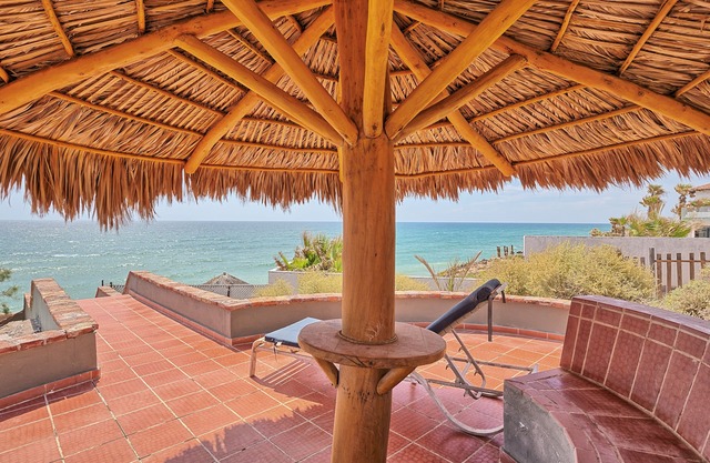 Casa de la Playa Barry Happy, perfect for family, oceanfront views, gameroom