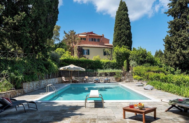Casa del Duca 10, Emma Villas