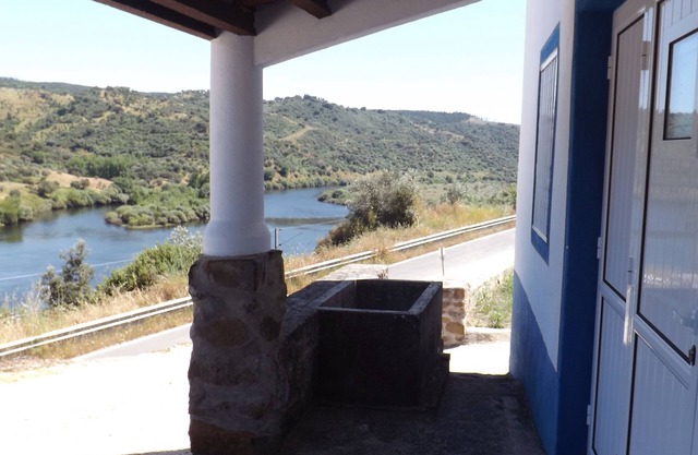 Casa do Rio on the banks of the Tagus River