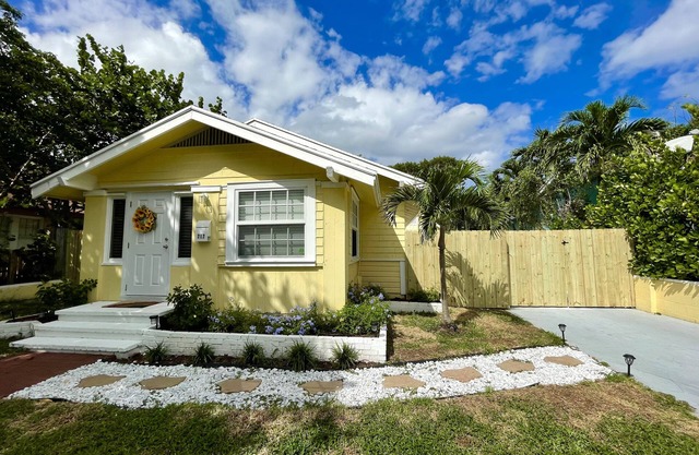 Casa Gialla in West Palm Beach, Florida - minutes to Downtown and Palm Beach!