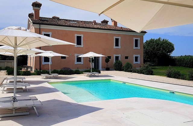 Casa Mortella E: A graceful two-story apartment that is part of an ancient manor house, with Free WI-FI.