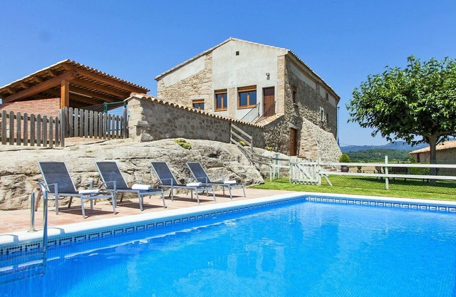 Casa Pau - Lovely Catalan limestone villa in private surroundings with pool