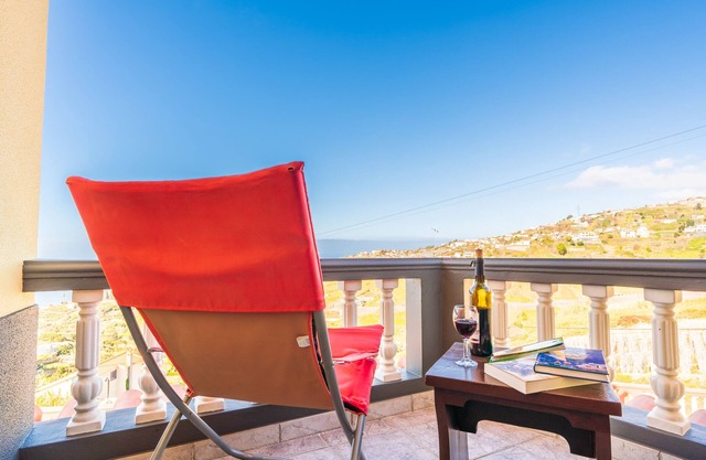 Casa Por do Sol, Grab the sun here on our warm terrace.