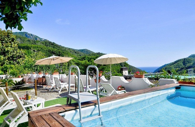 Casa Trifone D: A graceful apartment that is part of a villa surrounded by the greenery, with Free WI-FI.