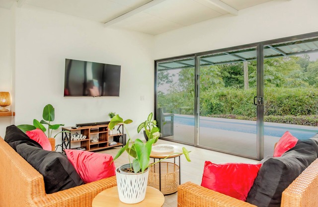 Casa Voces Del Cielo - 3-bedroom house in Provincia de Puntarenas with WiFi, AC