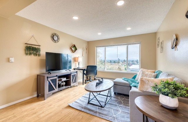 Cascade Vue 31 BY Betterstay: 1BR | SeaTac | Southcenter