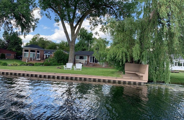 Cass Lk Lakefrnt 3 BR Home; Add'l 3BR Home next dr add'l bking 15 min. to Bham