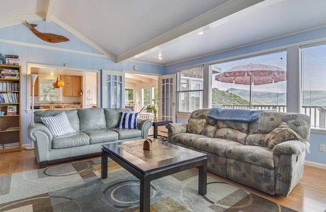 Castle Crag ~ Breathtaking River Ocean Views, Spa, Dog Friendly!