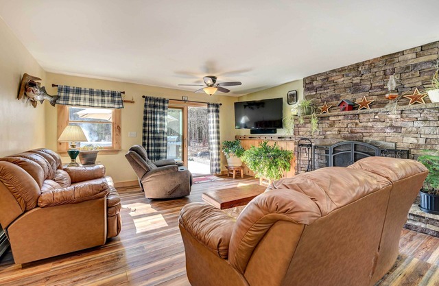 Catskills Getaway w/Hot Tub on 45 Acres!