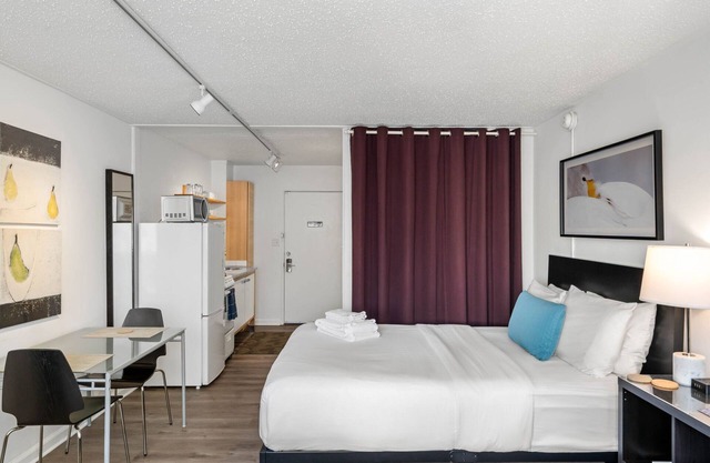 (CCL) Professional Studio w/Wi-Fi Perfect for Business Travelers