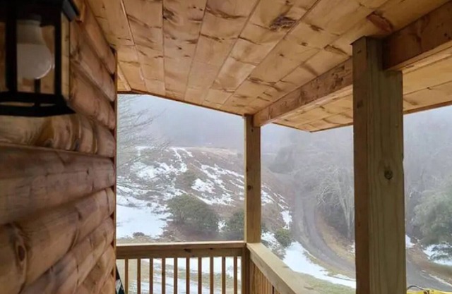 Cedar Lodge, serene all wood escape in Blue Ridge