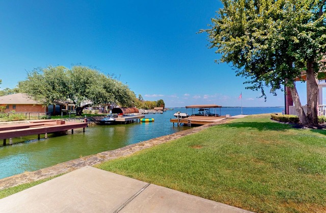 CedarGrove Hideaway - Apartment | Lakeside retreat in Montgomery