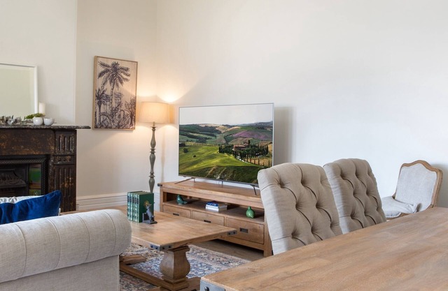 Central 2-Bed Apartment with Private Parking
