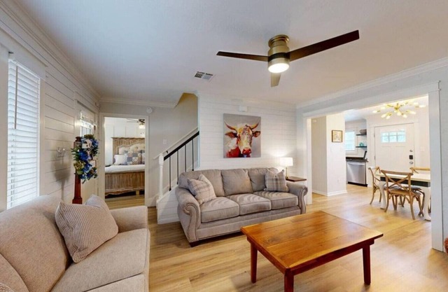 Central Charm ~ Aggieland Vacation Rentals