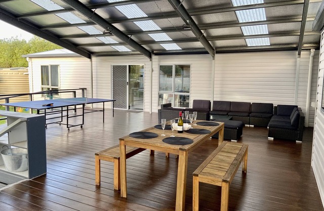 Central convenience for groups and families - Portarlington entertainer!