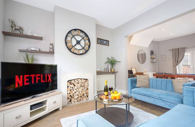 Central House - Pool Table, SmartTV, Wifi+Parking