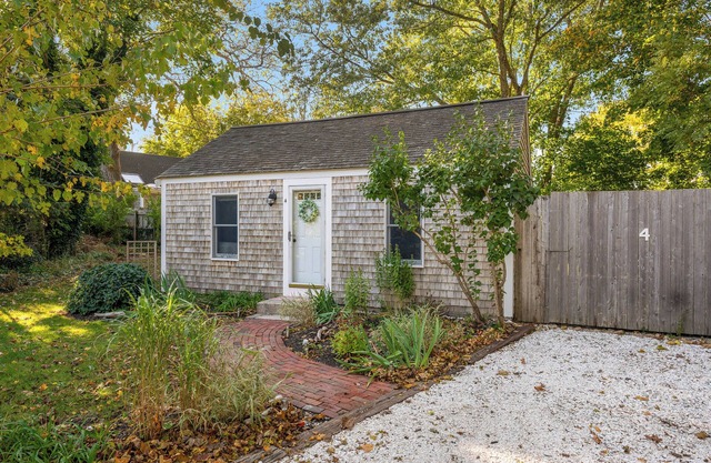 Central location! Bungalow for 2 + Garden