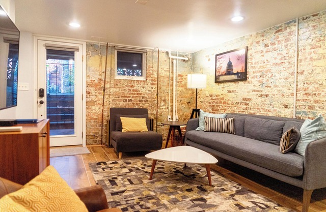 Centrally located DC Apt, near Shaw metro, Bloomingdale