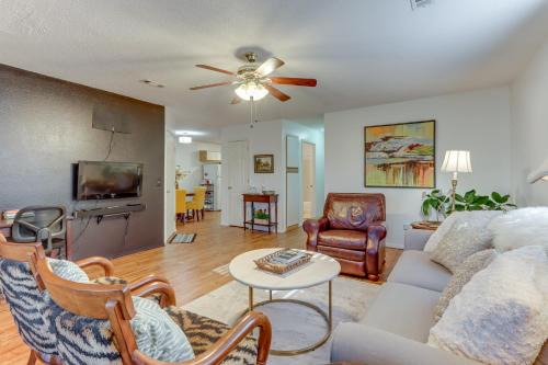 Centrally located in NWA Walk to Wrights BBQ!