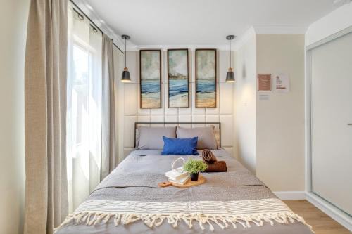 Centrally Located LA Private Studio with Food Scene