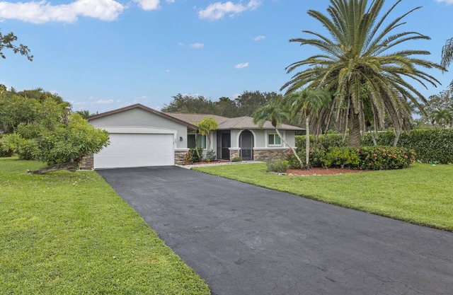 Centrally Located Pool Home in Willoughby Acres