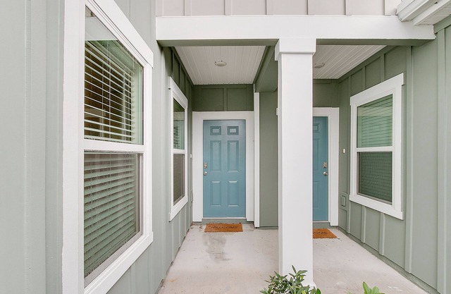 Centrally Located 2 Bedroom Townhome!