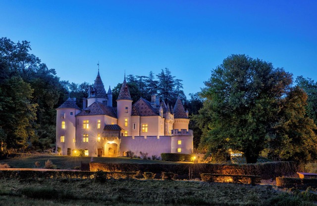Château de Burnand (official). 11 luxury ensuite bathrooms. Heated pool.