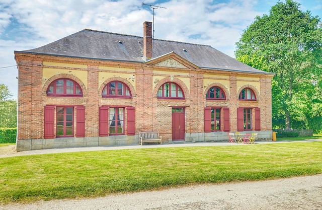 Château de CRAON orangery, swimming pool, tennis court, 47-hectare park.