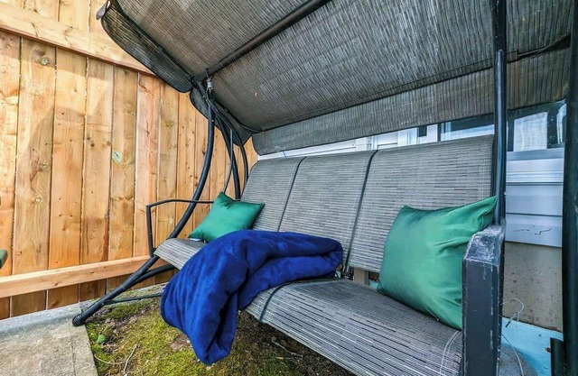 Chalet #11 Waterfront with Spa, Wifi & AC