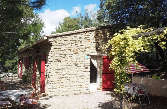 Chalet by Mont Ventoux with Stunning Views