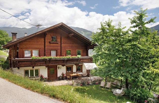 Chalet 'Glosaleite Zillertal' with Mountain View, Private Terrace and Wi-Fi