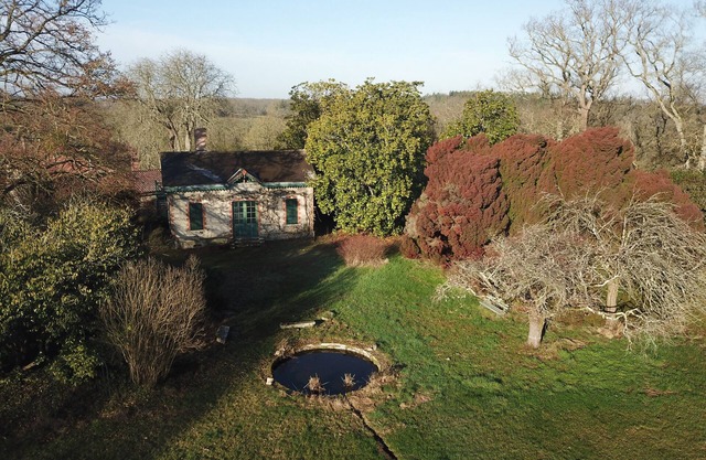 Chalet in the heart of a park