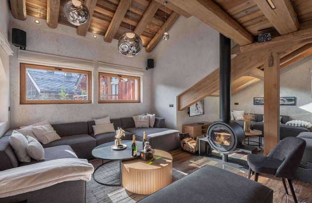 Chalet in Méribel, jacuzzi, sauna, 5 bedrooms, 14 guests.