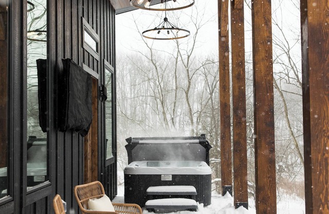 Chalet in the Orchard;Romance, Luxury, Relaxation -Movie theater, Sauna, Hot tub