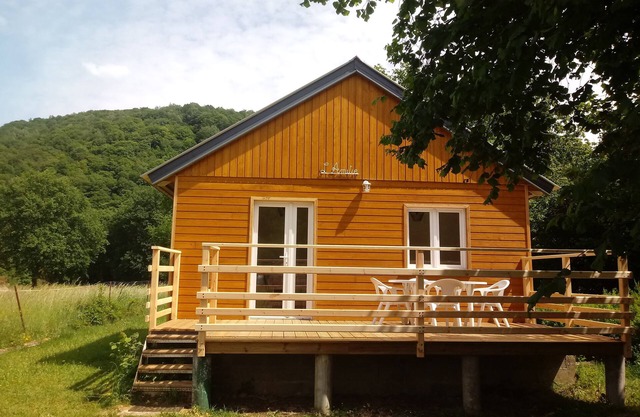 Chalet "L'amitie" at the edge of the "semoy" "semois"