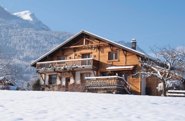 Chalet 'Les Grands Champs Sud' with Mountain View, Private Terrace and Wi-Fi