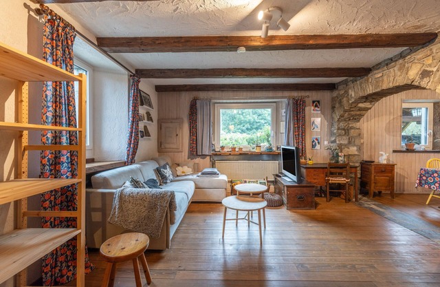 Chalet 'Magnifique Aux Carroz' with Mountain View, Private Terrace and Wi-Fi