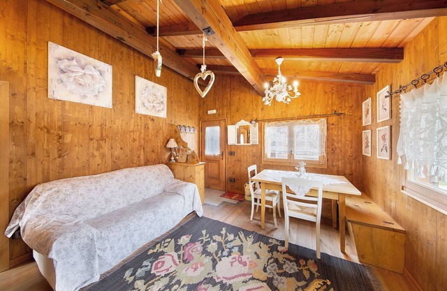 Chalet 'Orserose I Fer Da Stir' with Mountain View, Shared Terrace and Wi-Fi