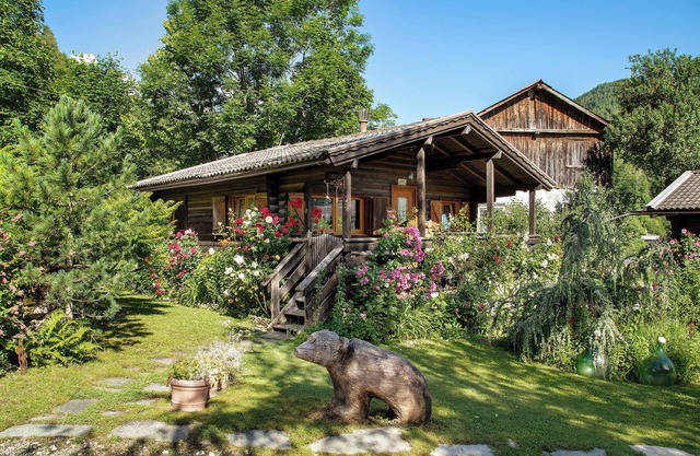 Chalet 'Orserose La Bilancia' with Mountain View, Shared Terrace and Wi-Fi