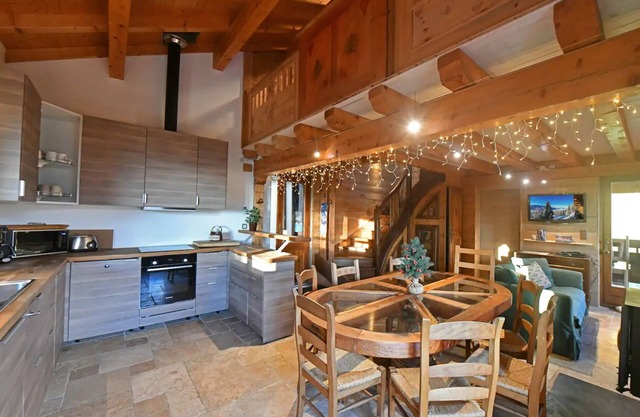 Chalet 'Plein Sud 1000' with Mountain View, Private Terrace and Private Garden