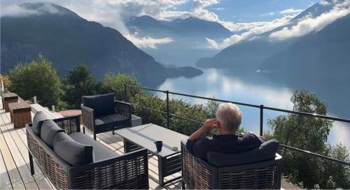 Chalet with amazing fjord view in Lingåsen