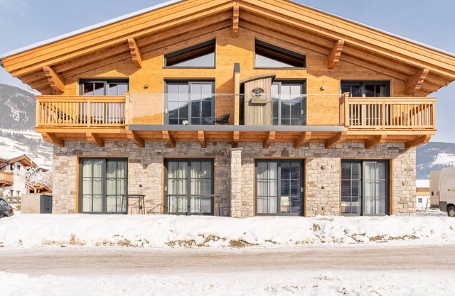 Chalet with e-fireplace and mountain views