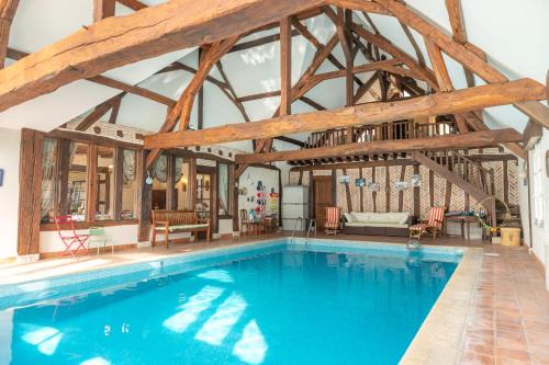 Chambre Cheverny - piscine intérieure - jacuzzi